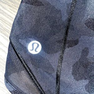 🖤 LULULEMON BLACK CAMO hotty hot shorts 2.5”